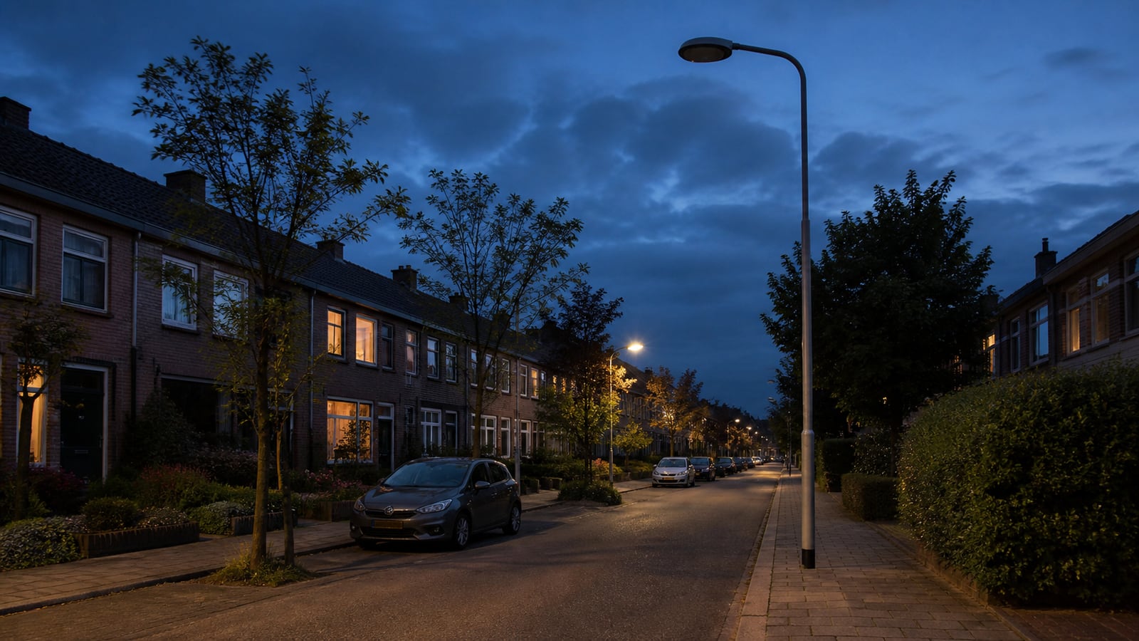 Straatverlichting in een rustige woonstraat